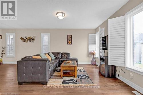 134 Pondcliffe Drive, Kitchener, ON - Indoor Photo Showing Living Room