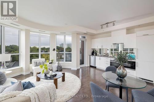 412 - 23 Glebe Road W, Toronto, ON - Indoor Photo Showing Living Room