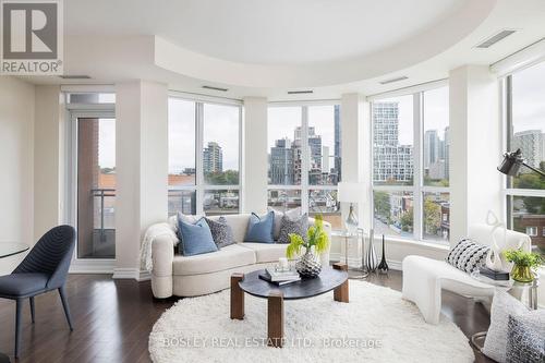 412 - 23 Glebe Road W, Toronto, ON - Indoor Photo Showing Living Room