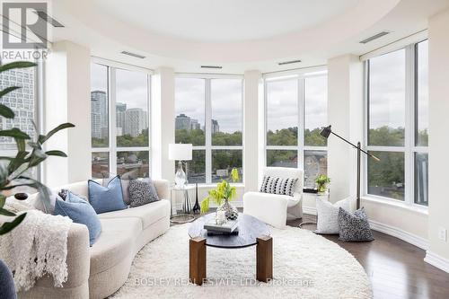 412 - 23 Glebe Road W, Toronto, ON - Indoor Photo Showing Living Room