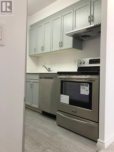 308 - 284 Bloor Street W, Toronto, ON - Indoor Photo Showing Kitchen