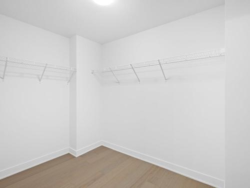 702-205 Ch. Bates, Mont-Royal, QC - Indoor With Storage