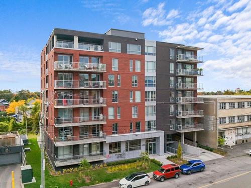 ExtÃ©rieur - 702-205 Ch. Bates, Mont-Royal, QC - Outdoor With Facade