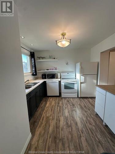 5549 Empress Street Unit# 63, Windsor, ON - Indoor Photo Showing Kitchen With Double Sink