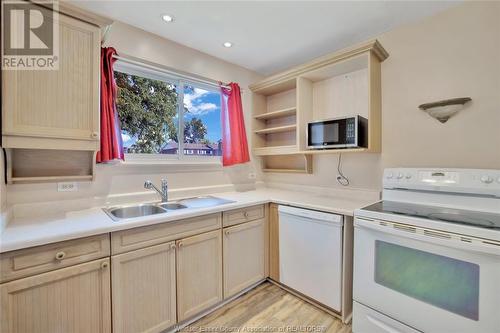 5549 Empress Street Unit# 63, Windsor, ON - Indoor Photo Showing Kitchen With Double Sink