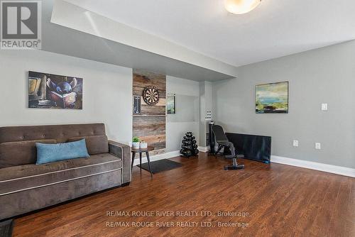 61 Aspen Park Way, Whitby (Downtown Whitby), ON - Indoor Photo Showing Living Room