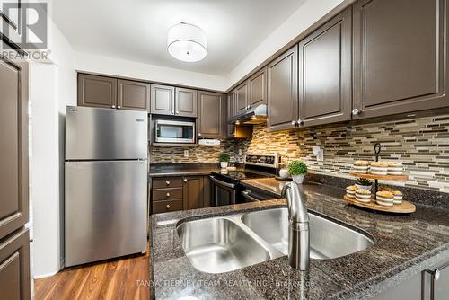 34 Wells Crescent, Whitby, ON - Indoor Photo Showing Kitchen With Stainless Steel Kitchen With Double Sink With Upgraded Kitchen