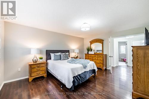 34 Wells Crescent, Whitby, ON - Indoor Photo Showing Bedroom