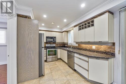 311 Buckingham Road, Newmarket, ON - Indoor Photo Showing Kitchen