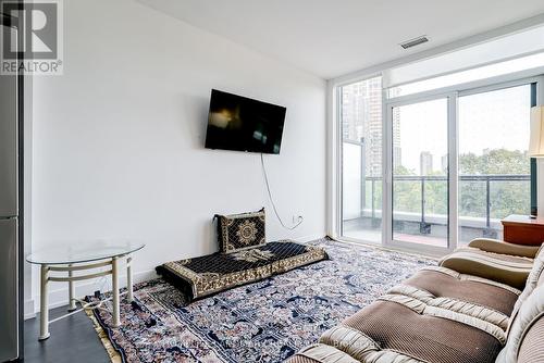 512 - 30 Inn On The Park, Toronto, ON - Indoor Photo Showing Living Room