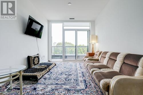 512 - 30 Inn On The Park, Toronto, ON - Indoor Photo Showing Living Room