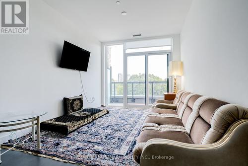 512 - 30 Inn On The Park, Toronto, ON - Indoor Photo Showing Living Room