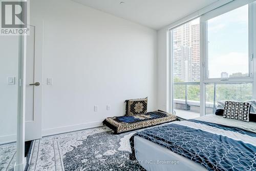 512 - 30 Inn On The Park, Toronto, ON - Indoor