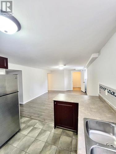 110 Cumberland Street, Barrie, ON - Indoor Photo Showing Kitchen