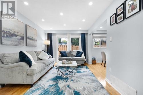 13 - 2687 Bromsgrove Road, Mississauga, ON - Indoor Photo Showing Living Room