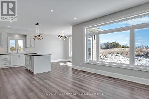 7 Nipigon Street, Kawartha Lakes, ON - Indoor Photo Showing Kitchen