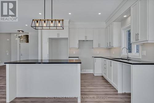 7 Nipigon Street, Kawartha Lakes, ON - Indoor Photo Showing Kitchen With Upgraded Kitchen