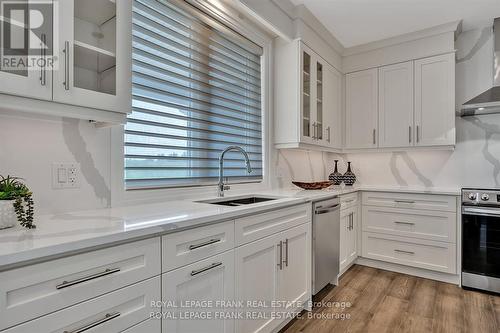 7 Avalon Drive, Kawartha Lakes, ON - Indoor Photo Showing Kitchen With Upgraded Kitchen