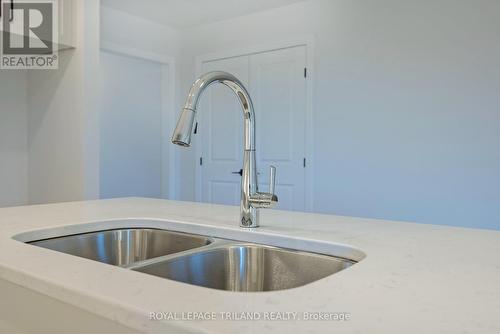 24 Silverleaf Path, St. Thomas, ON - Indoor Photo Showing Kitchen With Double Sink