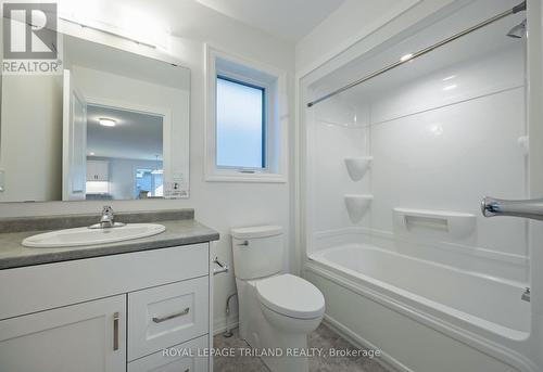 24 Silverleaf Path, St. Thomas, ON - Indoor Photo Showing Bathroom