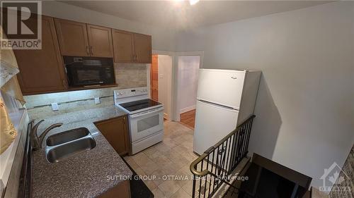 105 Mailes Avenue, Ottawa, ON - Indoor Photo Showing Kitchen