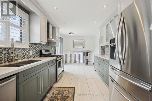 900 Lynx Avenue, Pickering, ON - Indoor Photo Showing Kitchen With Double Sink With Upgraded Kitchen