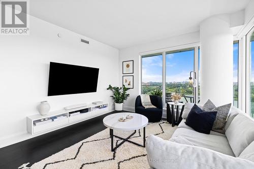 1507 - 20 Brin Drive, Toronto, ON - Indoor Photo Showing Living Room