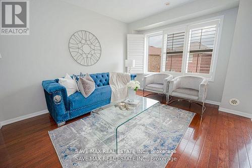 68 Vanhorne Close, Brampton, ON - Indoor Photo Showing Living Room