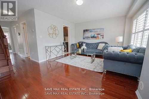 68 Vanhorne Close, Brampton, ON - Indoor Photo Showing Living Room