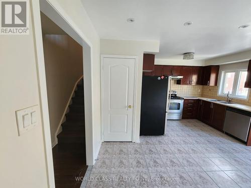 723 Horning Street, Mississauga, ON - Indoor Photo Showing Kitchen With Double Sink