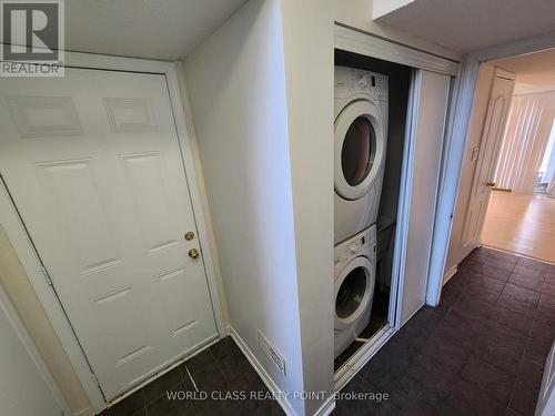 723 Horning Street, Mississauga, ON - Indoor Photo Showing Laundry Room