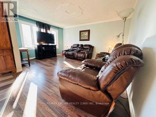 40 Frontenac Crescent, Kapuskasing, ON - Indoor Photo Showing Living Room