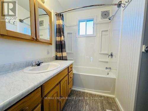 40 Frontenac Crescent, Kapuskasing, ON - Indoor Photo Showing Bathroom