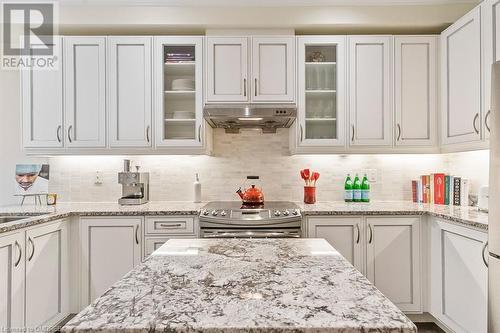 2484 Thornfield Common, Oakville, ON - Indoor Photo Showing Kitchen With Upgraded Kitchen