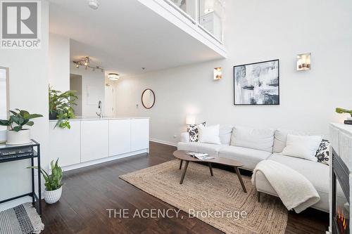 526 - 250 Manitoba Street, Toronto, ON - Indoor Photo Showing Living Room