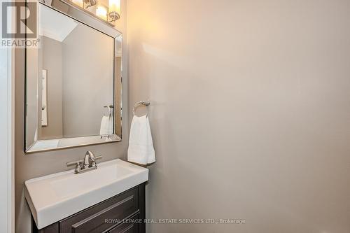 2366 Valleyridge Drive, Oakville, ON - Indoor Photo Showing Bathroom