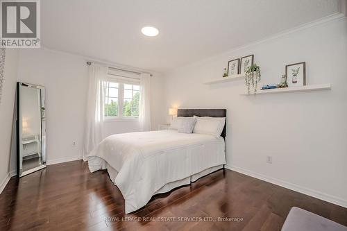 2366 Valleyridge Drive, Oakville, ON - Indoor Photo Showing Bedroom