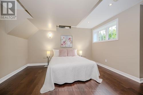 2366 Valleyridge Drive, Oakville, ON - Indoor Photo Showing Bedroom