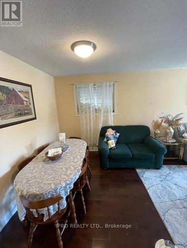 469 Third Line, Oakville, ON - Indoor Photo Showing Living Room