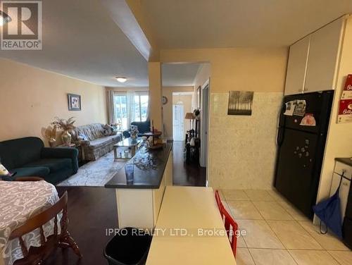 469 Third Line, Oakville, ON - Indoor Photo Showing Living Room