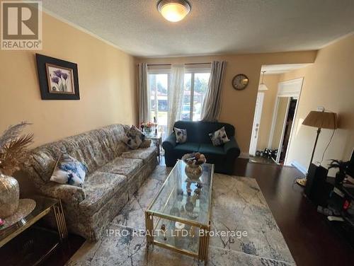 469 Third Line, Oakville, ON - Indoor Photo Showing Living Room