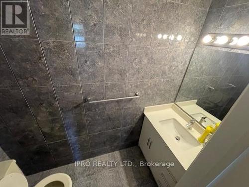 469 Third Line, Oakville, ON - Indoor Photo Showing Bathroom