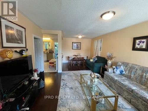 469 Third Line, Oakville, ON - Indoor Photo Showing Living Room