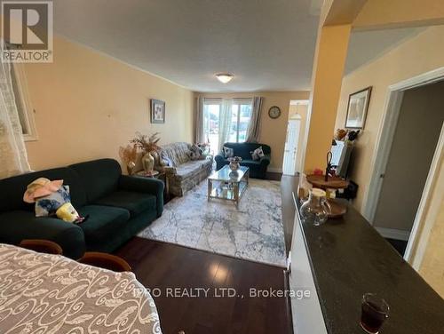 469 Third Line, Oakville, ON - Indoor Photo Showing Living Room