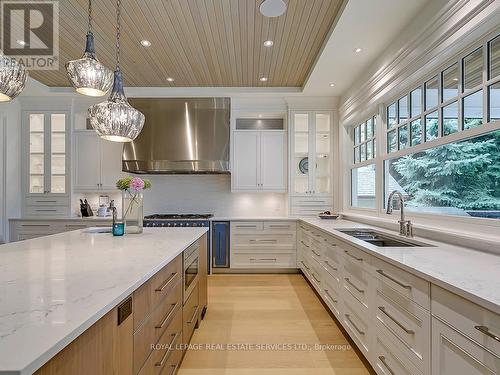 27 Park Avenue, Oakville, ON - Indoor Photo Showing Kitchen With Upgraded Kitchen