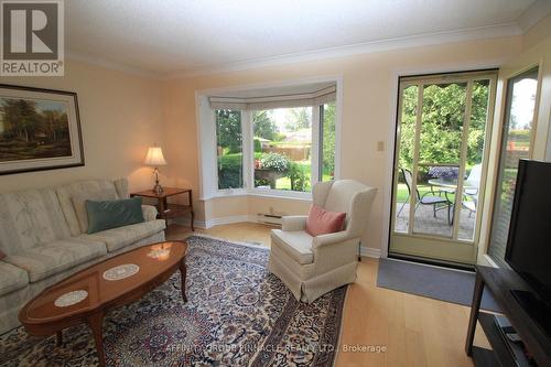 51 - 194 Cedar Beach Road, Brock (Beaverton), ON - Indoor Photo Showing Living Room