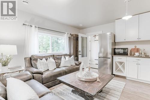 3880 Highway 35, Kawartha Lakes, ON - Indoor Photo Showing Living Room