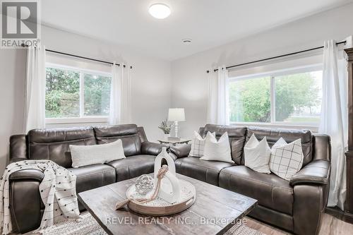 3880 Highway 35, Kawartha Lakes, ON - Indoor Photo Showing Living Room