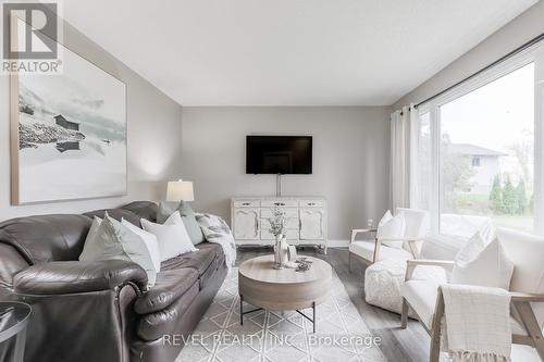 3880 Highway 35, Kawartha Lakes, ON - Indoor Photo Showing Living Room