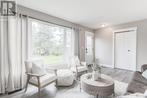 3880 Highway 35, Kawartha Lakes, ON - Indoor Photo Showing Living Room